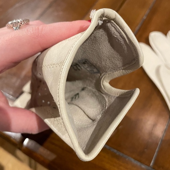 48. Cream Off-White Ivory Kid Leather 1960s Vintage Gloves Antique Ladies Sz 7.5 - Picture 5 of 6